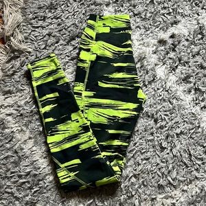 Alphalete surface pocket legging